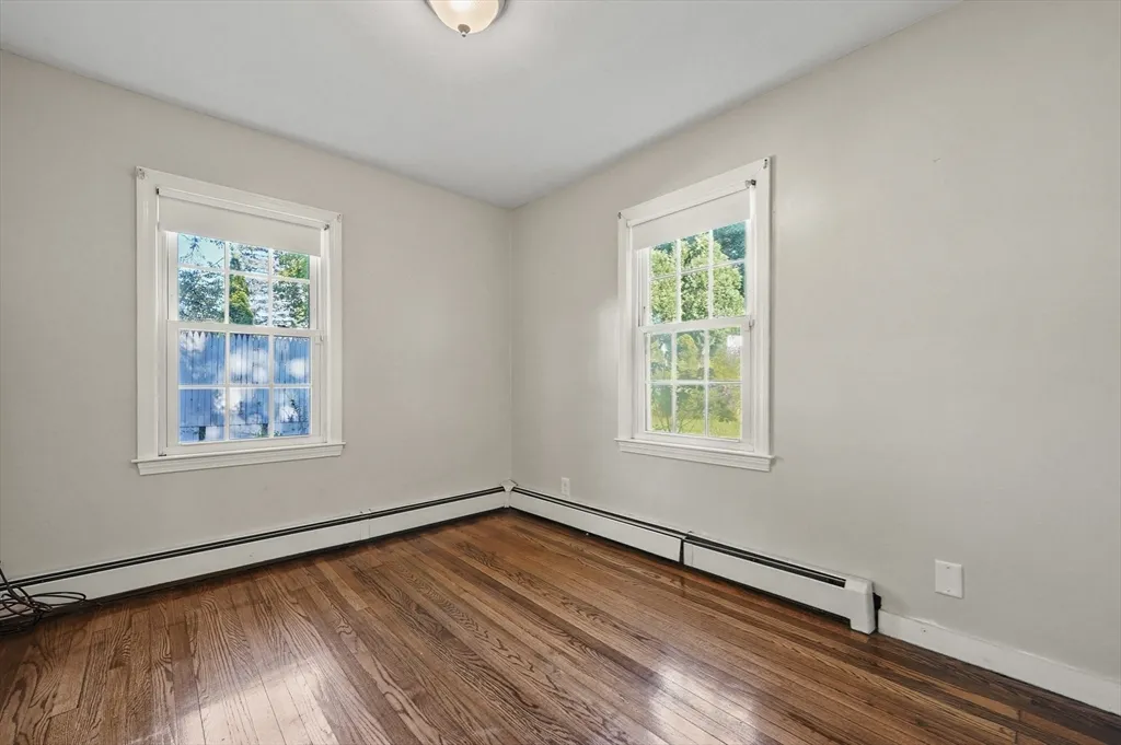 4 bed, 1 bath apartment for rent at 1337 Pleasant St, Worcester — photo 7 of 14