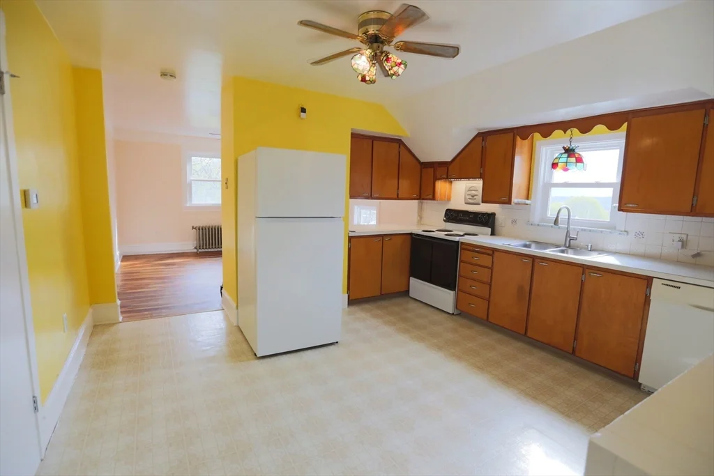 2 bed, 1 bath apartment for rent at 134 Baldwin Unit 2, Fall River — photo 5 of 32