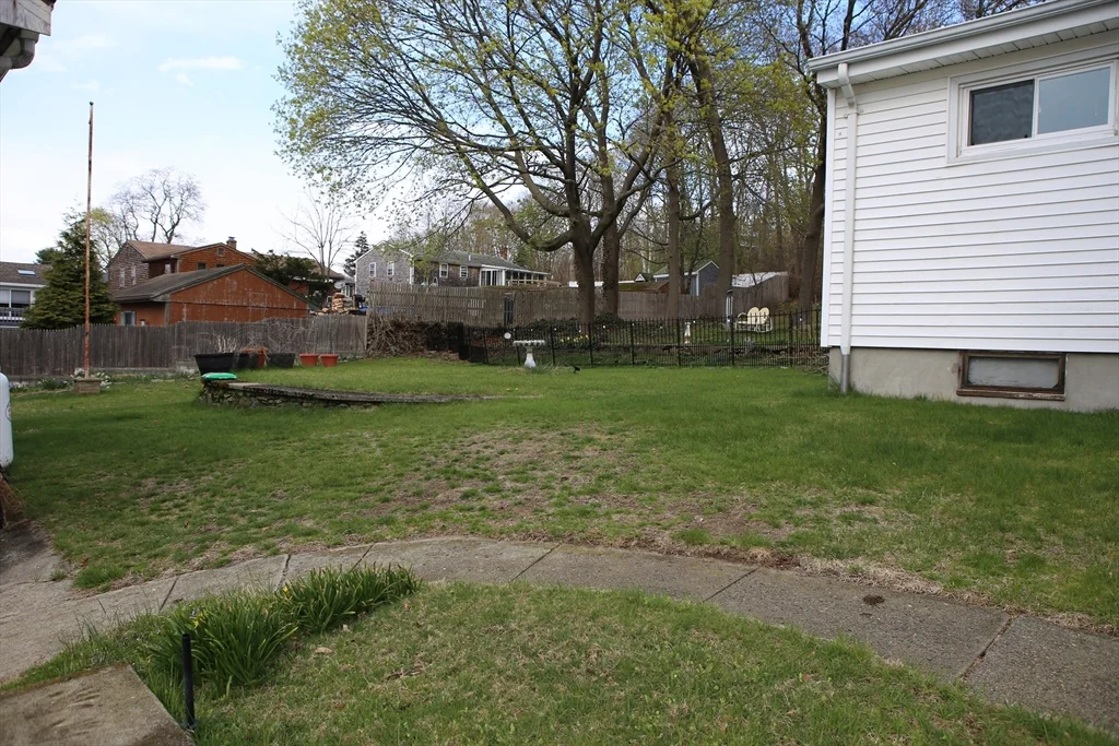 2 bed, 1 bath apartment for rent at 134 Baldwin Unit 2, Fall River — photo 31 of 32