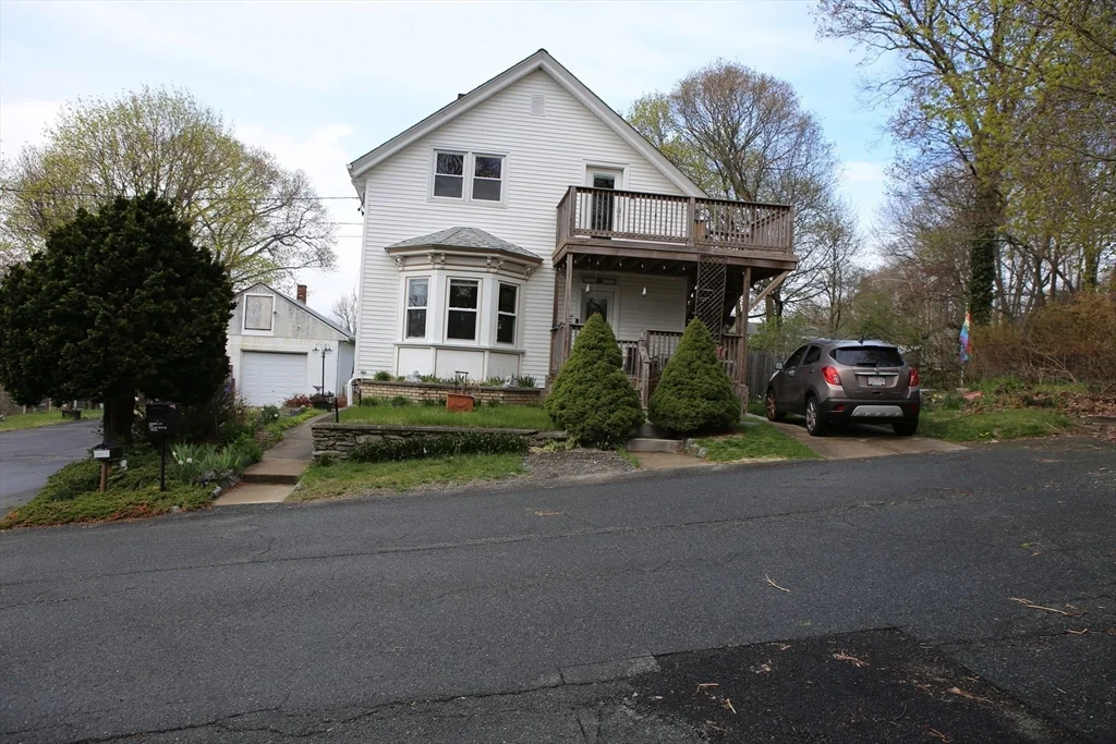 2 bed, 1 bath apartment for rent at 134 Baldwin Unit 2, Fall River — photo 1 of 30