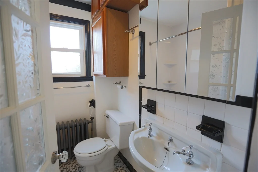 2 bed, 1 bath apartment for rent at 134 Baldwin Unit 2, Fall River — photo 10 of 32