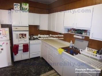 2 bed, 1 bath apartment for rent at 134 Englewood Ave Unit 2P, Brighton — photo 4 of 10