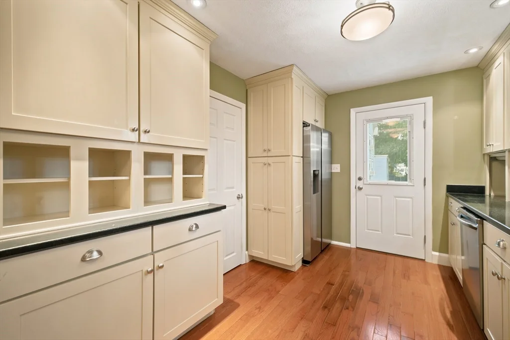 2 bed, 1 bath apartment for rent at 134 Federal St, Weymouth — photo 8 of 34