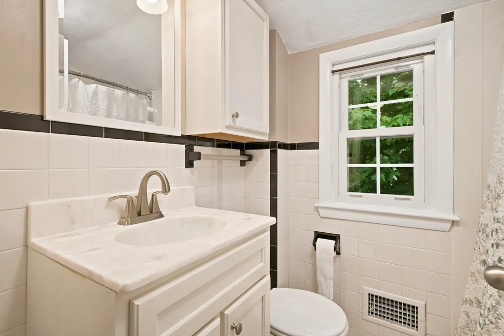 2 bed, 1 bath apartment for rent at 134 Federal St, Weymouth — photo 18 of 34