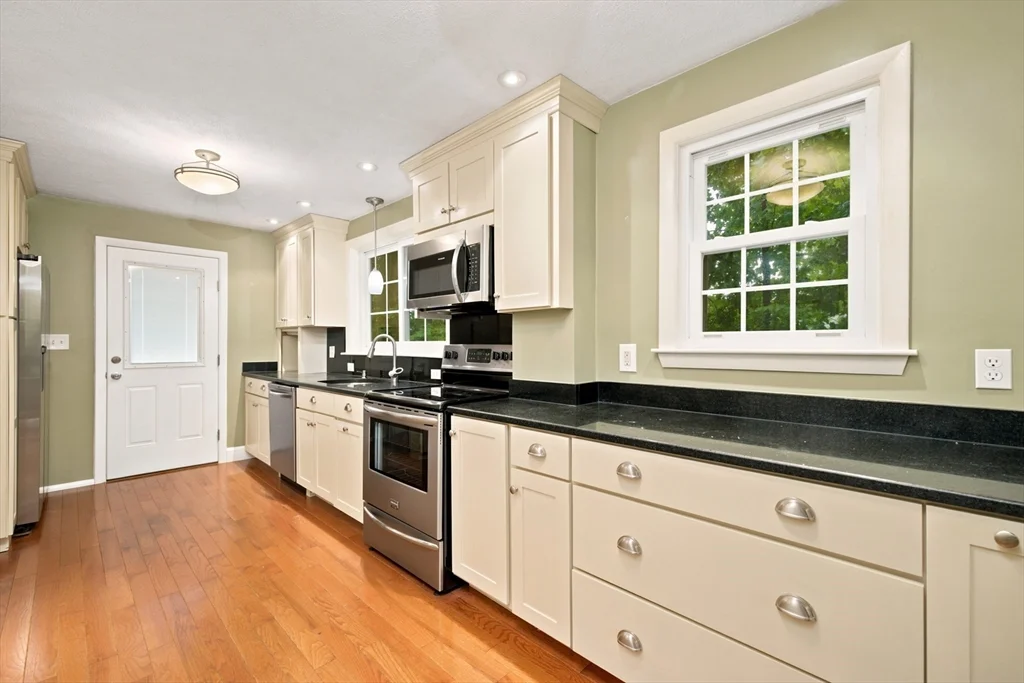 2 bed, 1 bath apartment for rent at 134 Federal St, Weymouth — photo 6 of 34