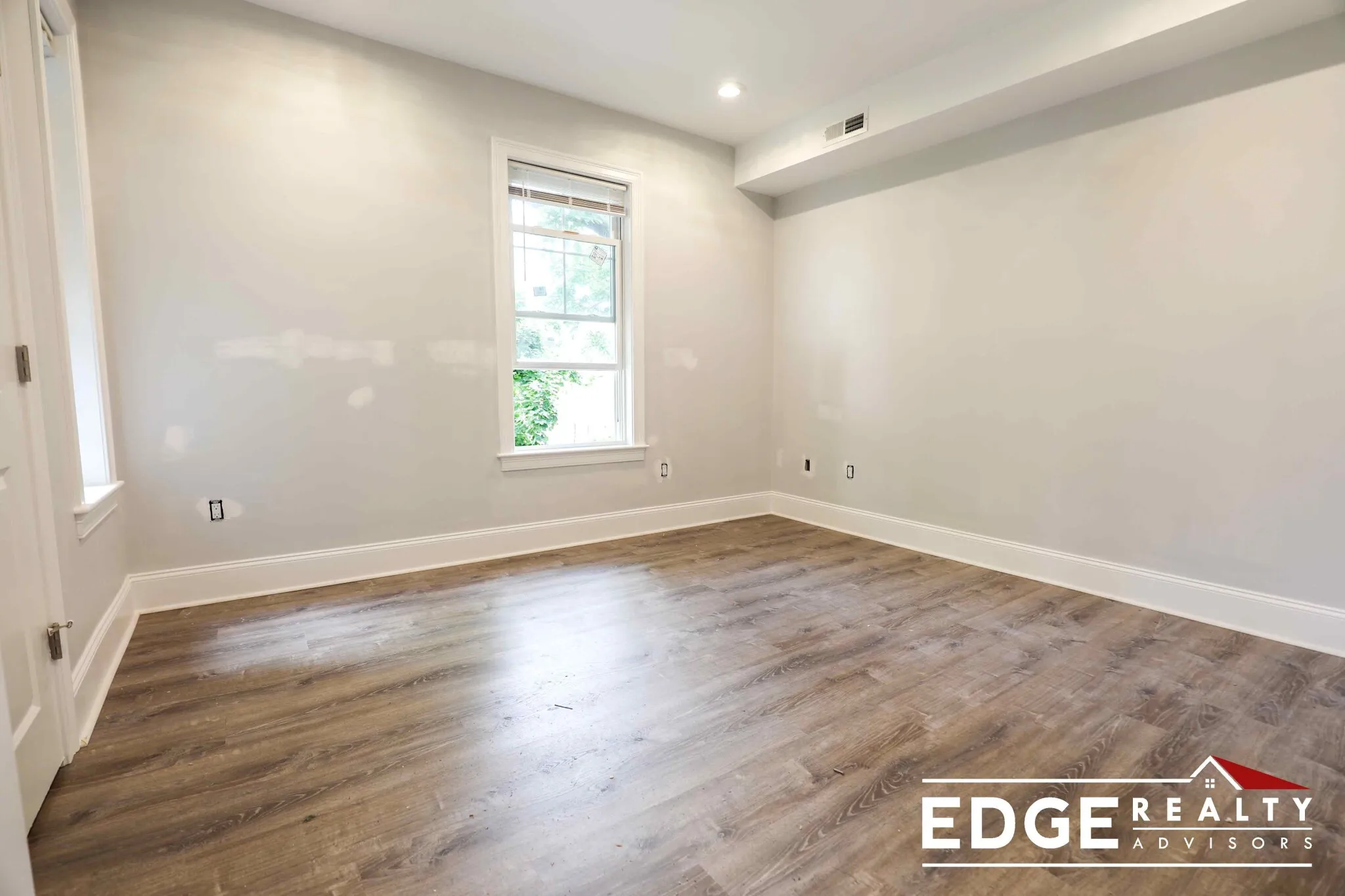 4 bed, 2 bath apartment for rent at 134 Franklin St Unit 2A, Allston — photo 5 of 10