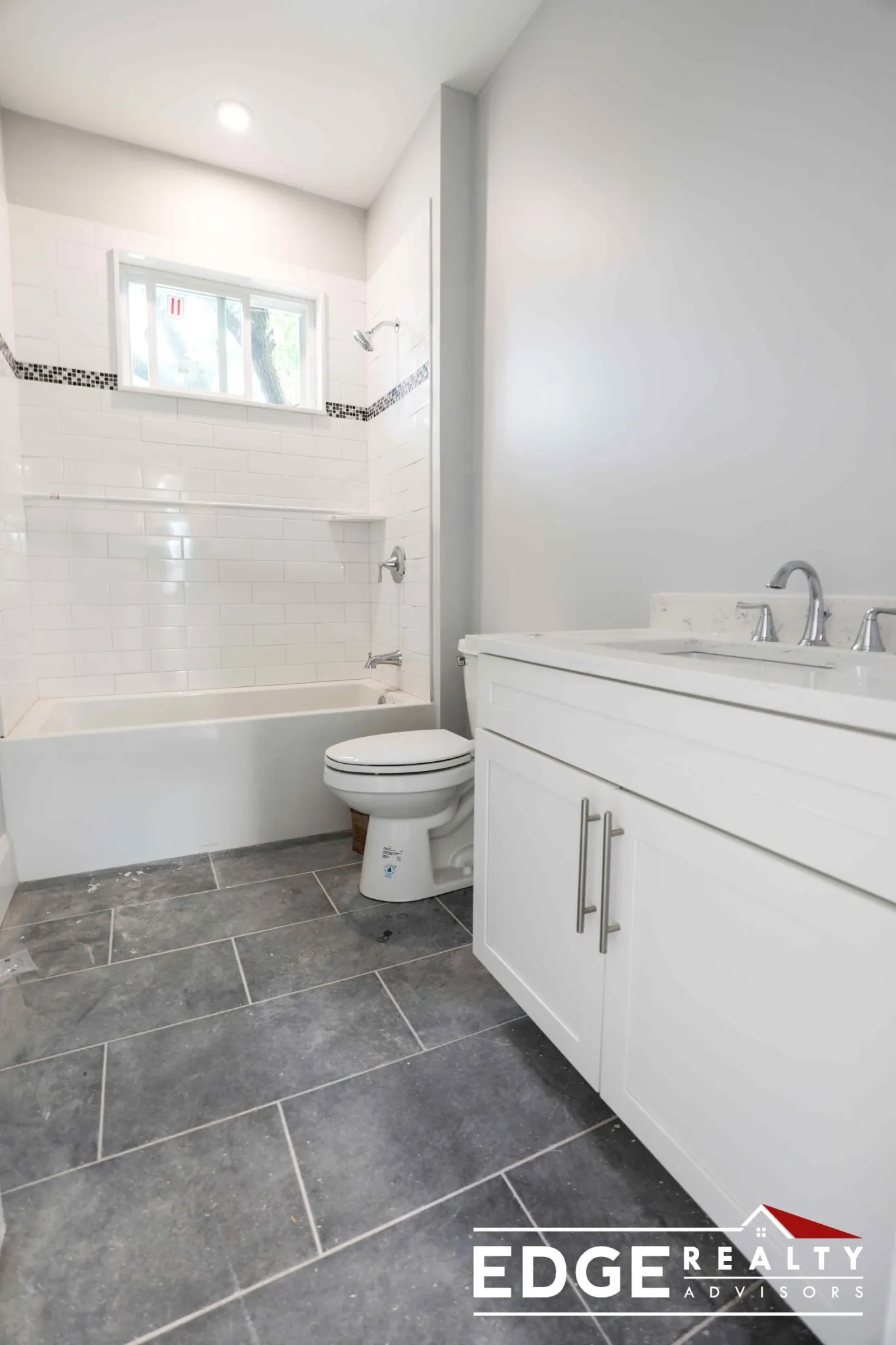 4 bed, 2 bath apartment for rent at 134 Franklin St Unit 2A, Allston — photo 4 of 10