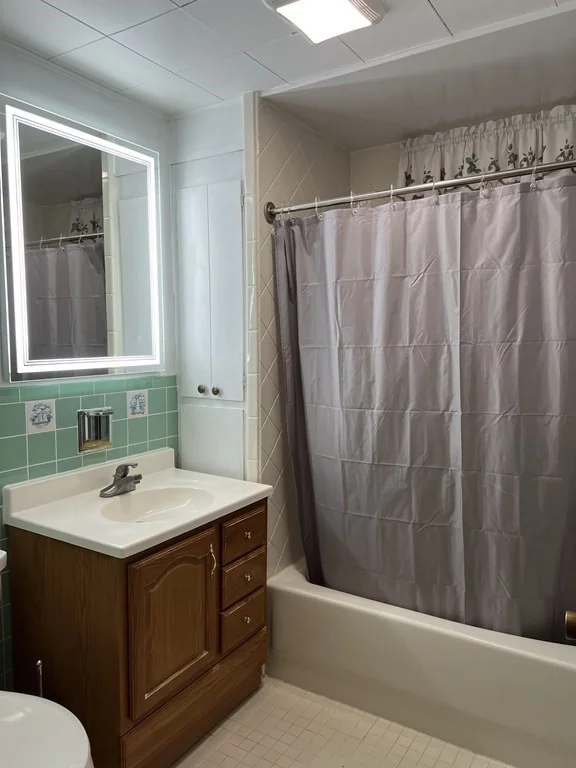 7 bed, 2 bath apartment for rent at 134 Lowell St Unit 2, Spring Hill — photo 6 of 8