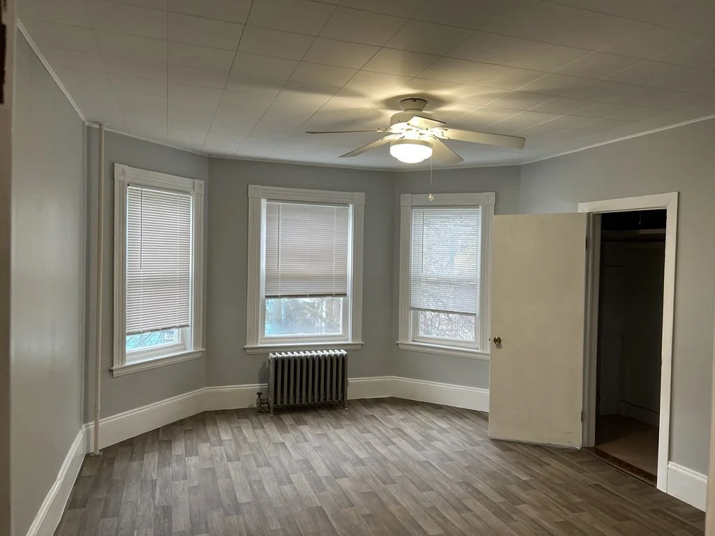 7 bed, 2 bath apartment for rent at 134 Lowell St Unit 2, Spring Hill — photo 5 of 8
