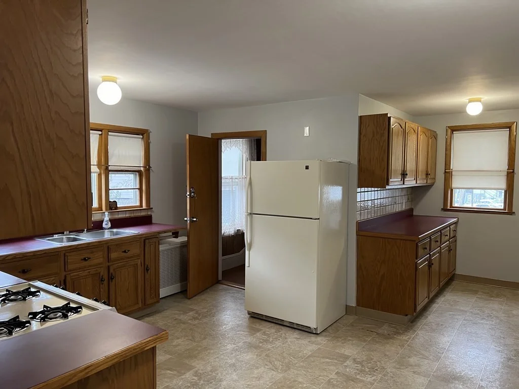 7 bed, 2 bath apartment for rent at 134 Lowell St Unit 2, Spring Hill — photo 3 of 8