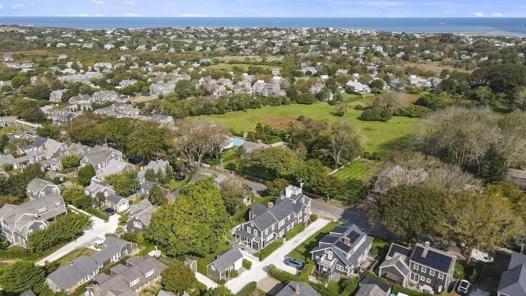 6 bed, 4+ bath apartment for rent at 134 Main St, Nantucket — photo 42 of 42