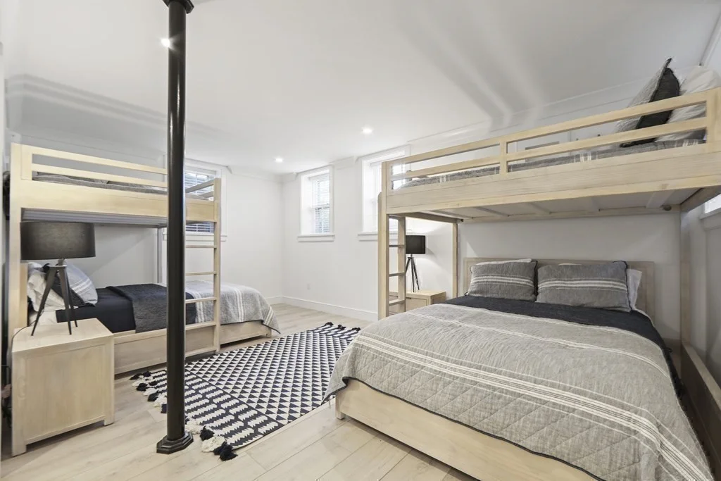 6 bed, 4+ bath apartment for rent at 134 Main St, Nantucket — photo 31 of 42