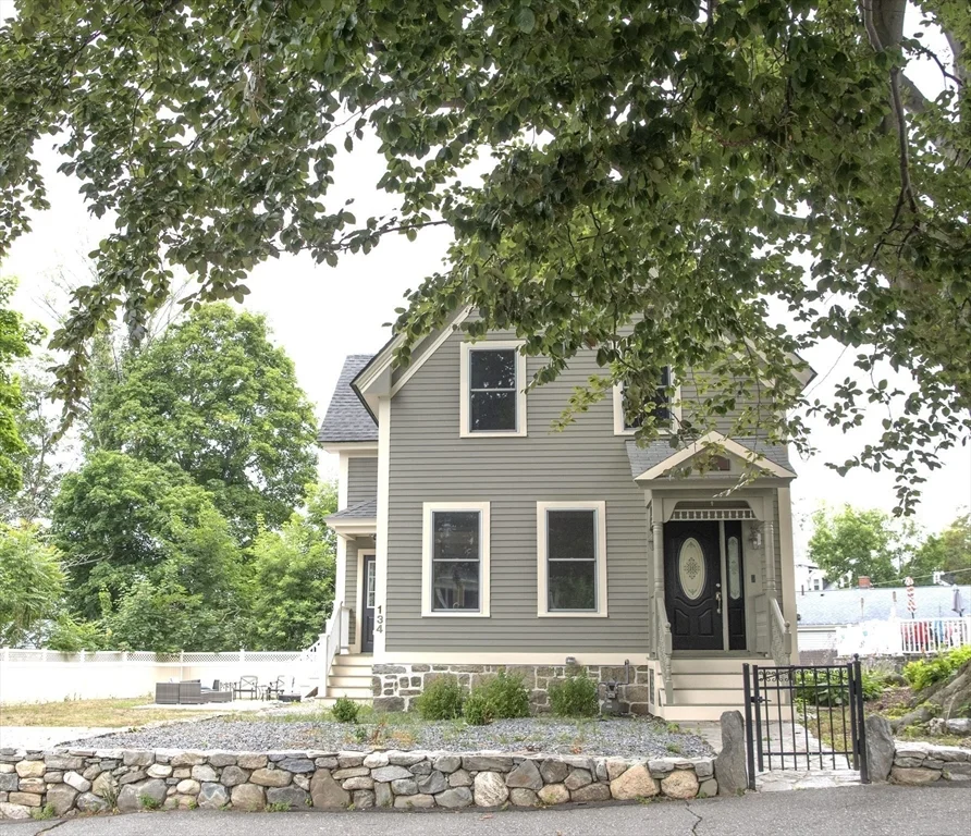 3 bed, 2 bath apartment for rent at 134 Methuen St Unit 1, Lowell