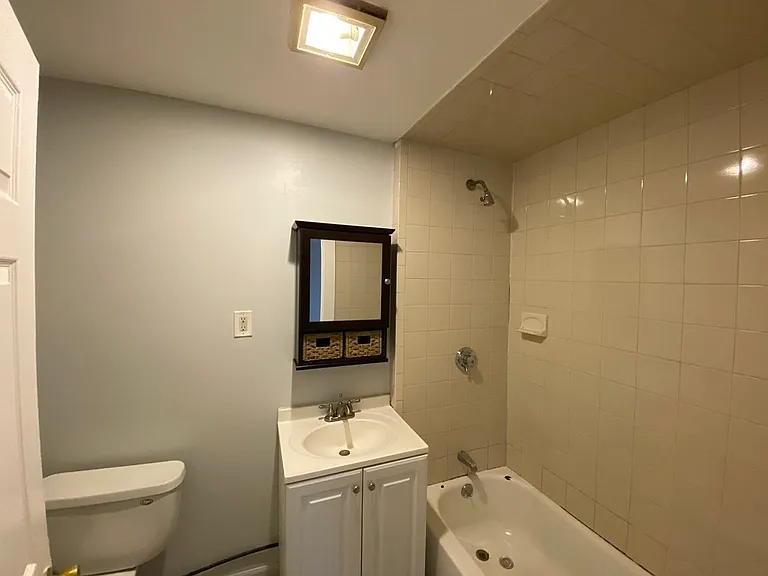 1 bed, 1 bath apartment for rent at 134 Pearl St Unit 2, East Somerville — photo 2 of 5