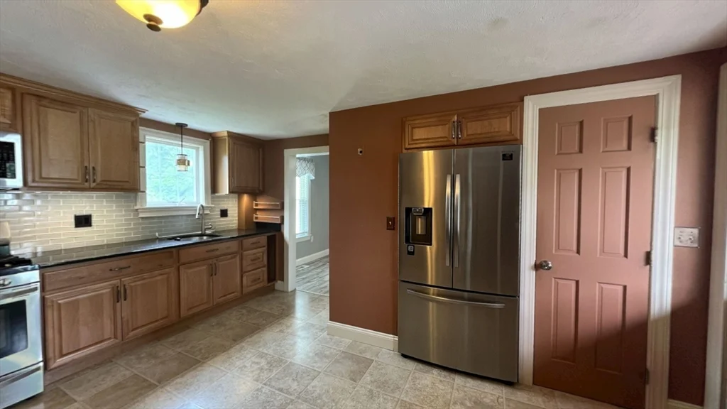 2 bed, 1 bath apartment for rent at 134 Peck St Unit 1, Franklin — photo 7 of 10