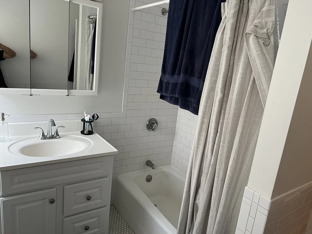 Studio bed, 1 bath apartment for rent at 134 Salem St Unit 16, Malden — photo 7 of 8