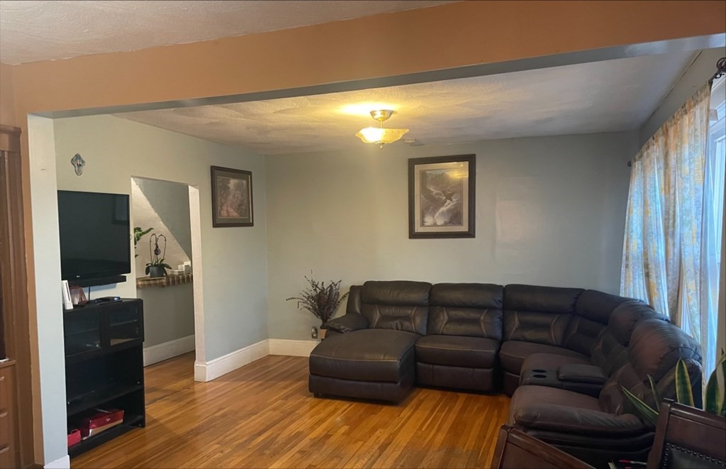 4 bed, 2 bath apartment for rent at 134 Suffolk Ave Unit 2, Revere — photo 2 of 5