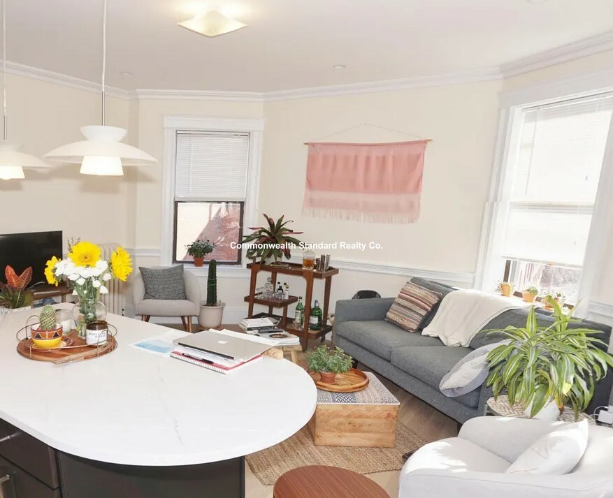 1 bed, 1 bath apartment for rent at 1340 Commonwealth Ave Unit 28, Brighton — photo 2 of 25