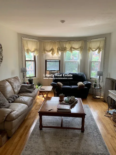 4 bed, 1 bath apartment for rent at 1343 Commonwealth Ave Unit 1, Brighton