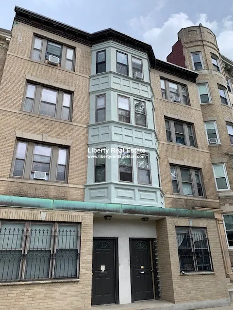 4 bed, 1 bath apartment for rent at 1343 Commonwealth Ave Unit 1, Brighton — photo 7 of 7