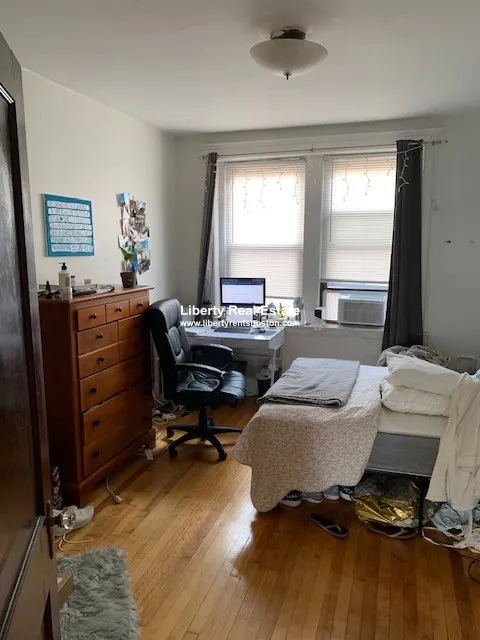 4 bed, 1 bath apartment for rent at 1343 Commonwealth Ave Unit 1, Brighton — photo 3 of 7