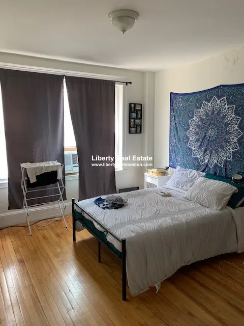4 bed, 1 bath apartment for rent at 1343 Commonwealth Ave Unit 1, Brighton — photo 2 of 7