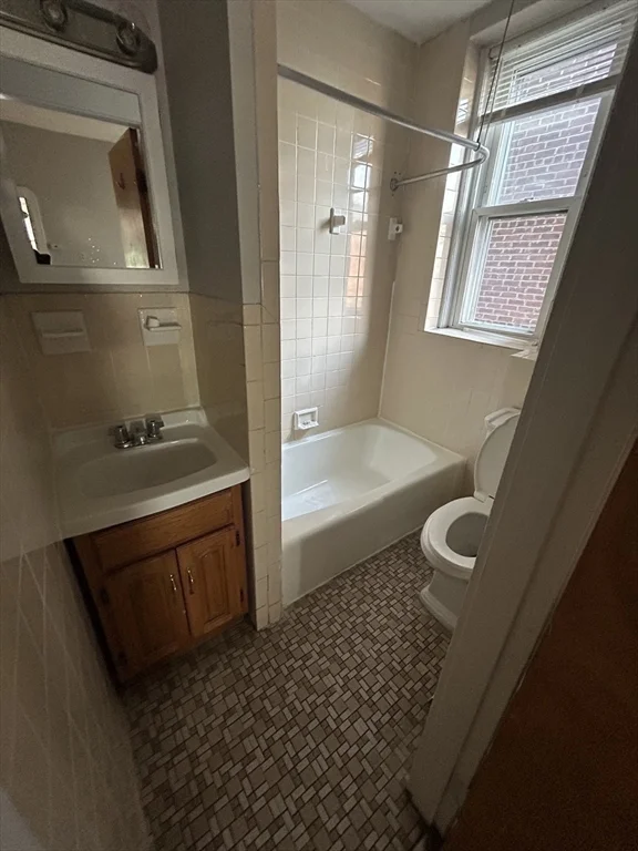 2 bed, 1 bath apartment for rent at 135-139 Chestnut Unit 135#3F, Chelsea — photo 5 of 8