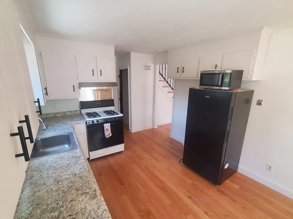 2 bed, 1 bath apartment for rent at 135 Ashcroft Unit 1, Dedham — photo 5 of 29