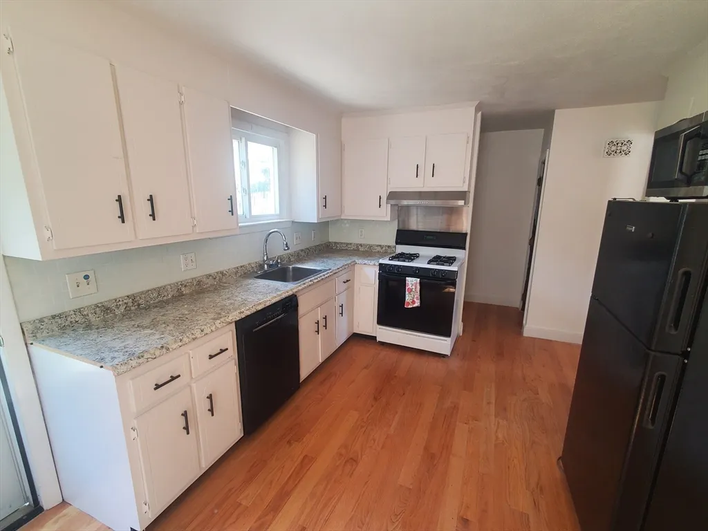2 bed, 1 bath apartment for rent at 135 Ashcroft Unit 1, Dedham — photo 4 of 29