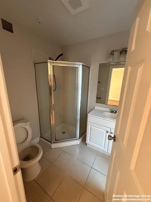 3 bed, 2 bath apartment for rent at 135 Calumet St Unit 2, Mission Hill — photo 9 of 9