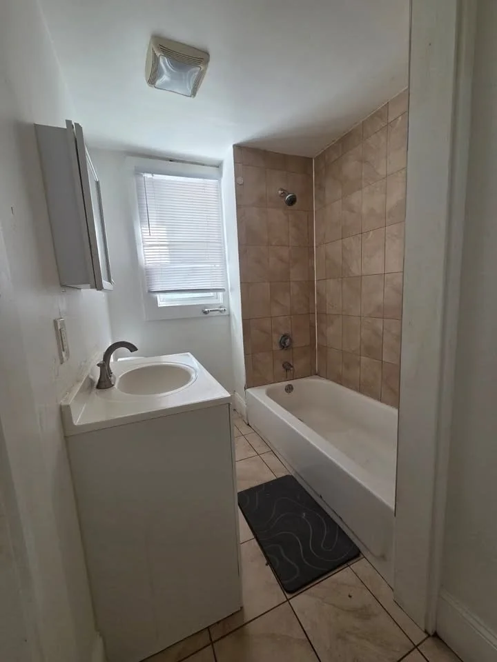 2 bed, 1 bath apartment for rent at 135 Chestnut St Unit 1, Lynn — photo 12 of 14