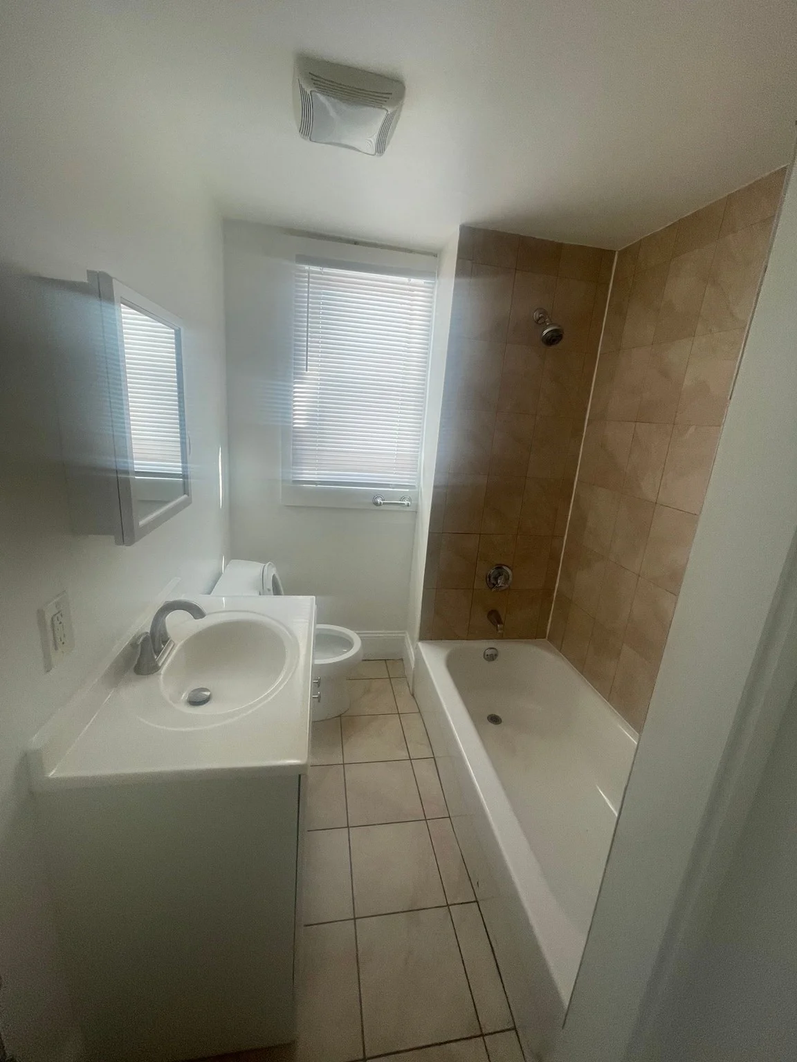2 bed, 1 bath apartment for rent at 135 Chestnut St Unit 1, Lynn — photo 17 of 20
