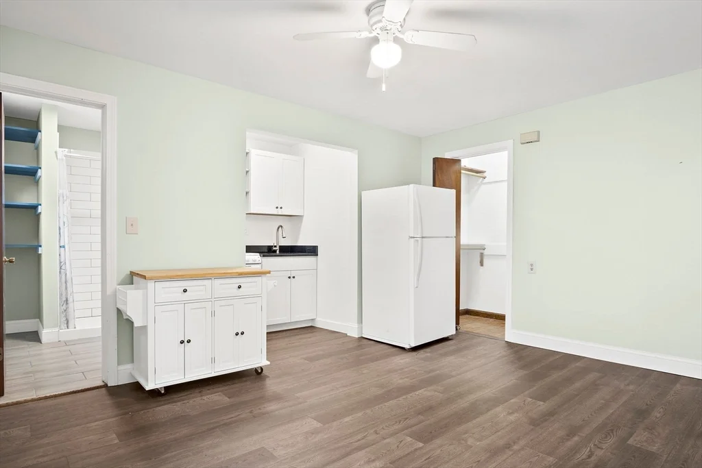 Studio bed, 1 bath apartment for rent at 135 Clifton St Unit 1, Malden — photo 4 of 13