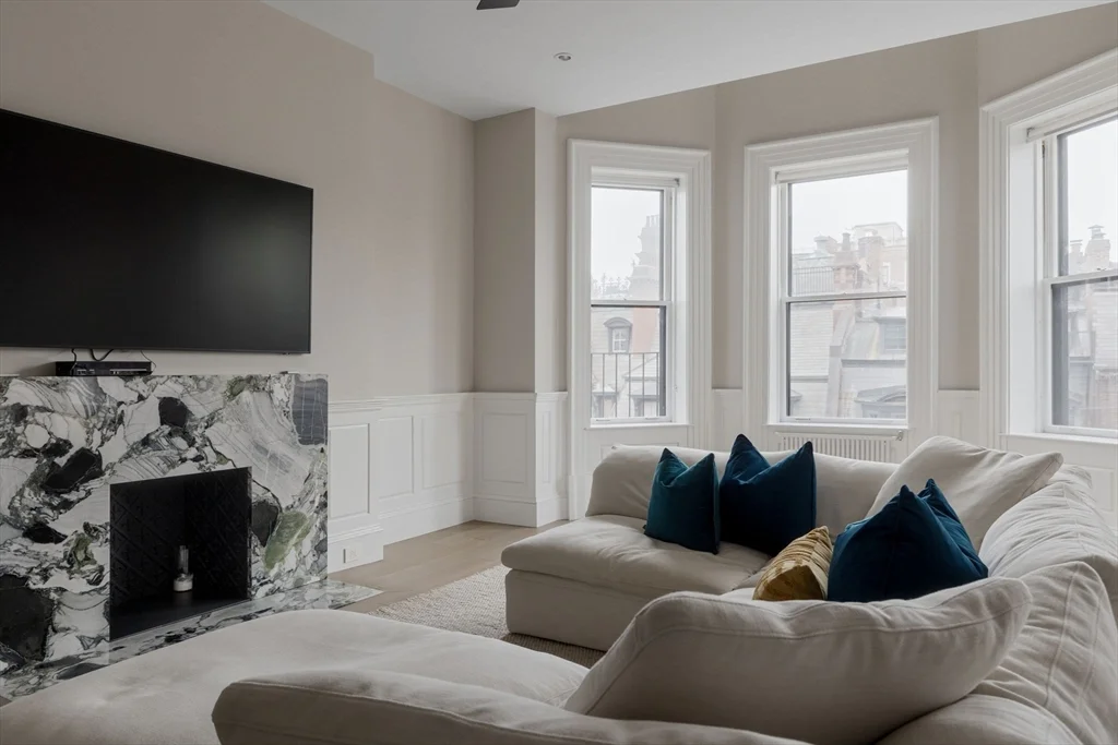 4 bed, 3 bath apartment for rent at 135 Commonwealth Ave Unit PH7/8, Back Bay — photo 2 of 36