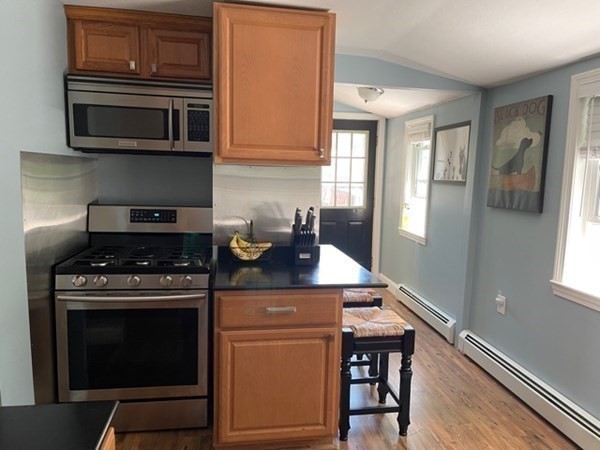 3 bed, 1 bath apartment for rent at 135 Darrow St, Quincy — photo 5 of 13