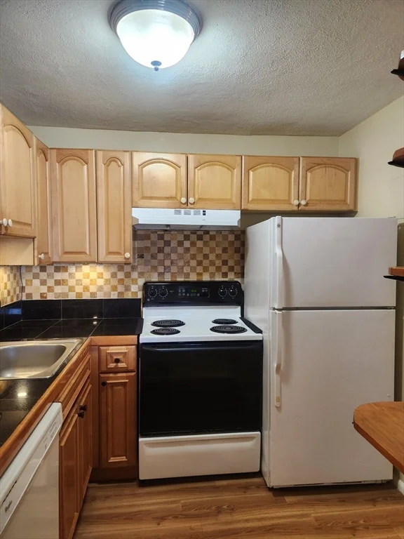 2 bed, 1 bath apartment for rent at 135 East Main St Unit U-11, Westborough — photo 3 of 25