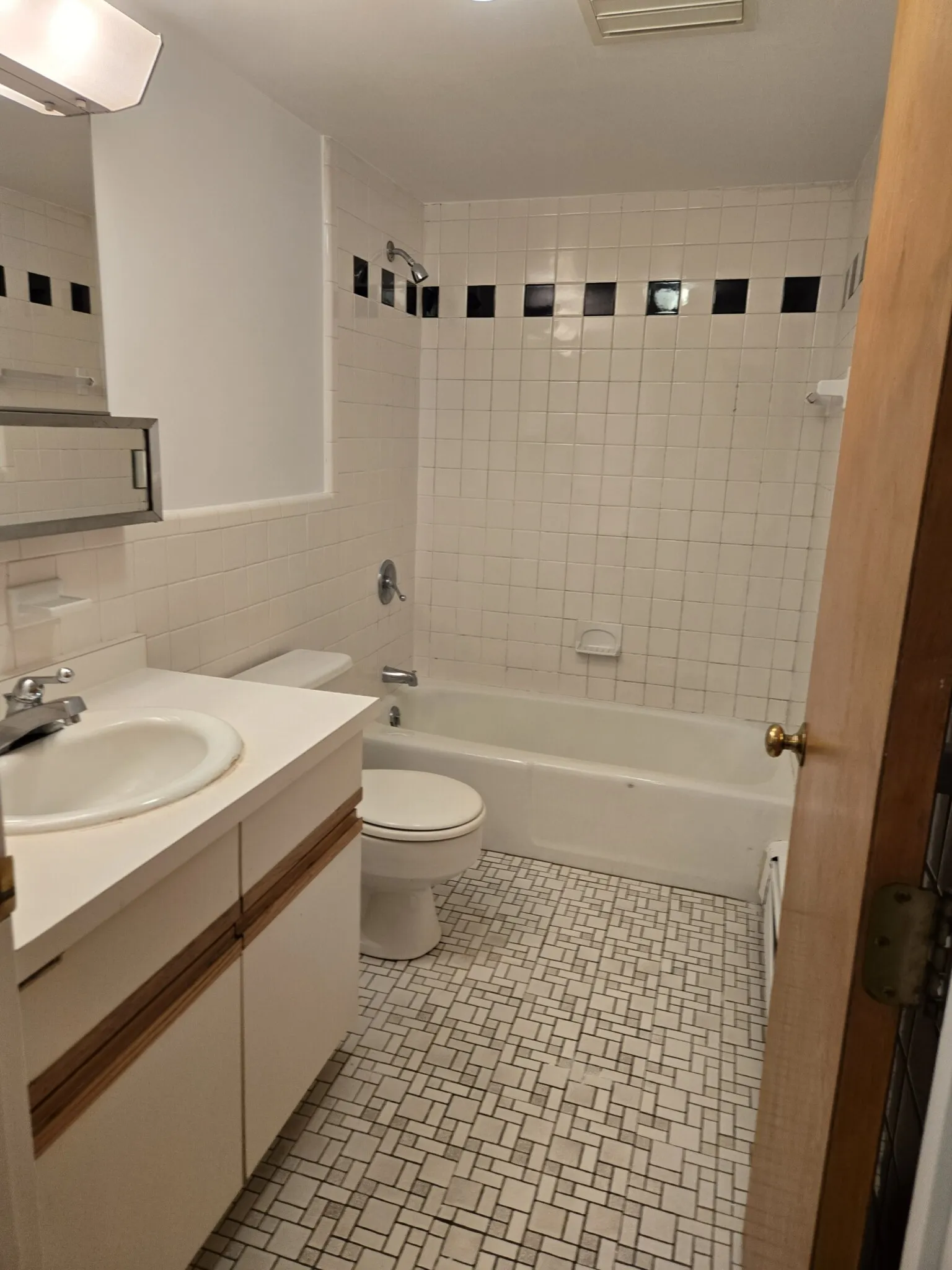 1 bed, 1 bath apartment for rent at 135 Florence St Unit 23, Chestnut Hill — photo 5 of 13