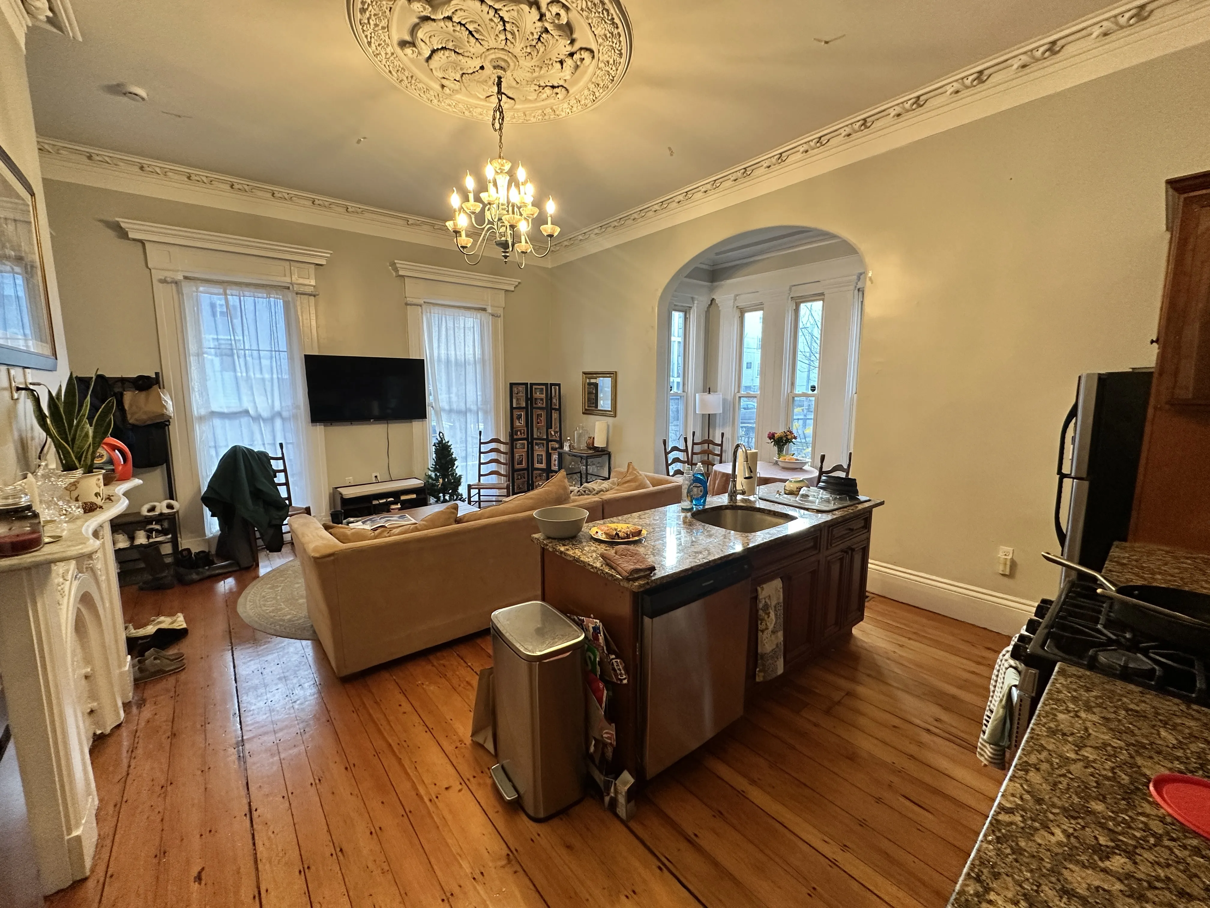 4 bed, 2 bath apartment for rent at 135 Hillside St Unit 1, Mission Hill — photo 2 of 12