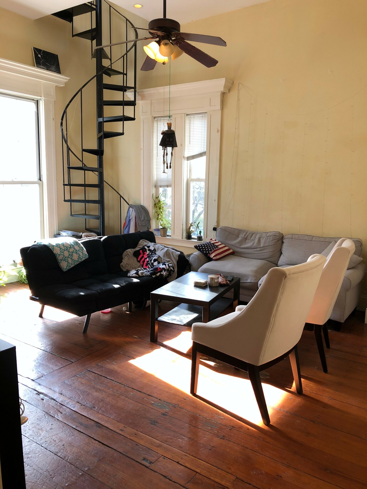 4 bed, 1 bath apartment for rent at 135 Hillside St Unit 4, Mission Hill — photo 3 of 8