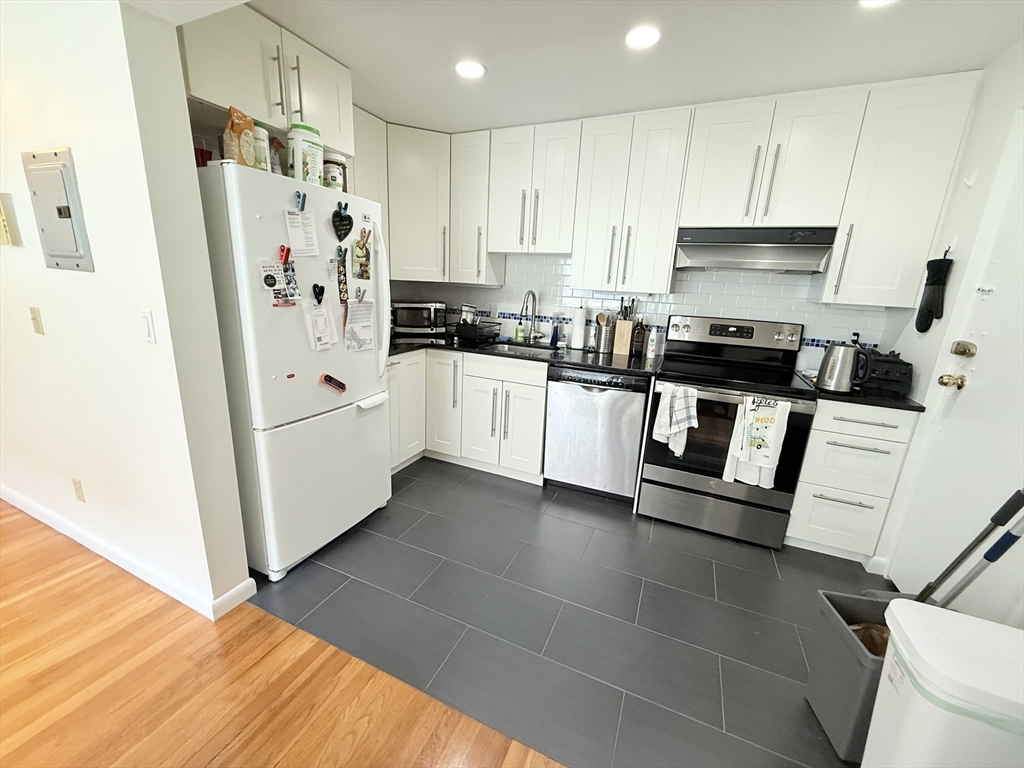 1 bed, 1 bath apartment for rent at 135 Inman St Unit 8, Inman Square — photo 5 of 12