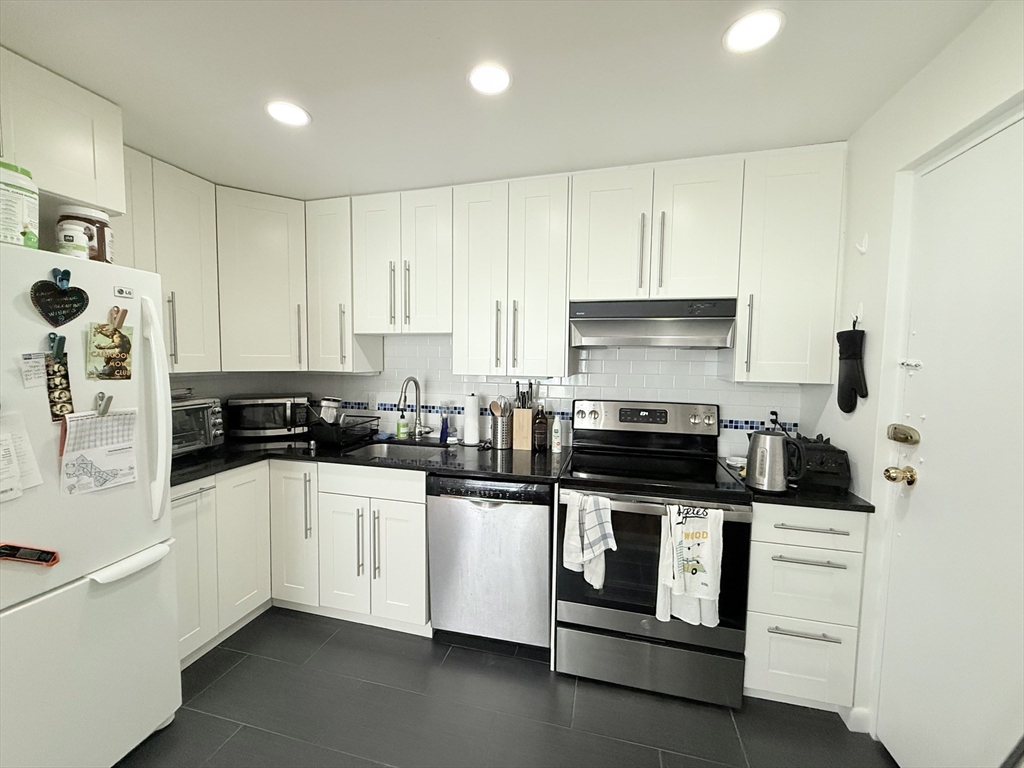 1 bed, 1 bath apartment for rent at 135 Inman St Unit 8, Inman Square — photo 3 of 12