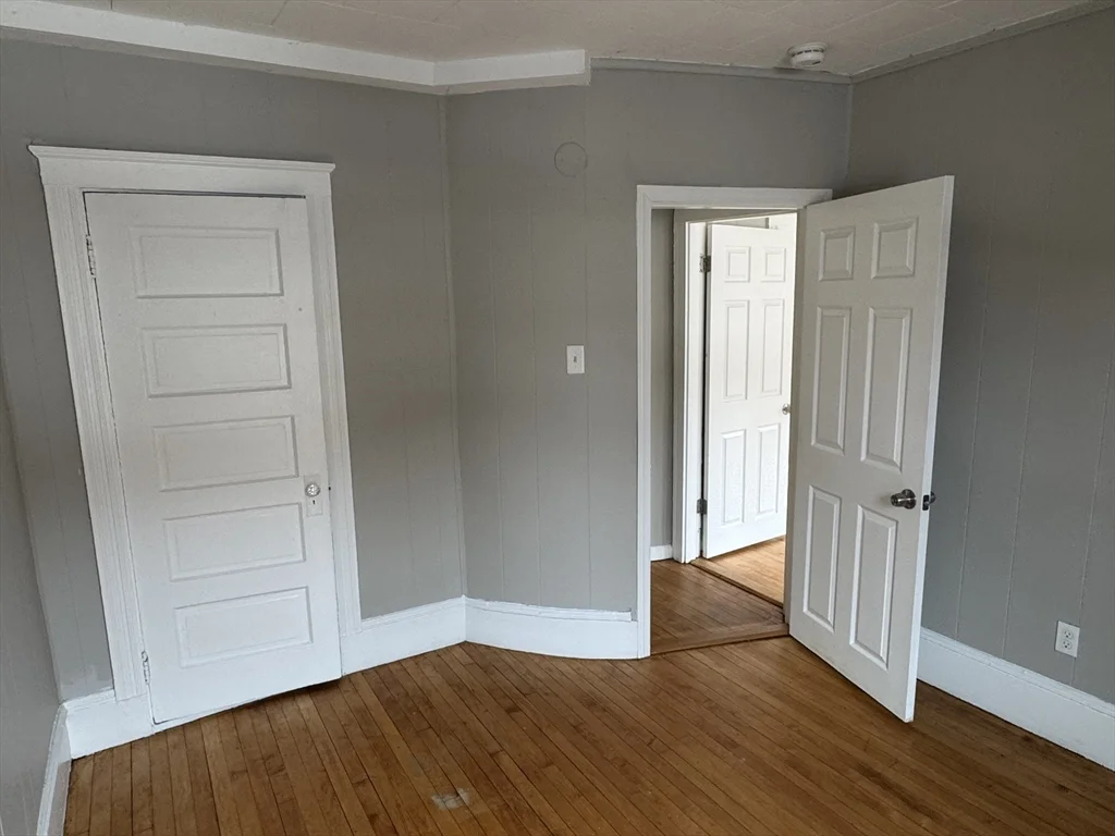 4 bed, 1 bath apartment for rent at 135 Lafayette Sq Unit 2R, Haverhill — photo 14 of 18
