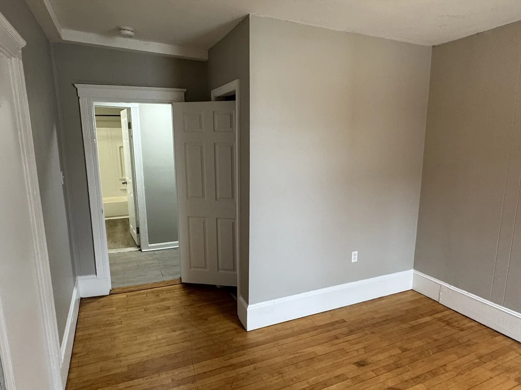4 bed, 1 bath apartment for rent at 135 Lafayette Sq Unit 2R, Haverhill — photo 12 of 18