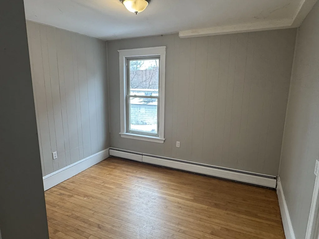 4 bed, 1 bath apartment for rent at 135 Lafayette Sq Unit 2R, Haverhill — photo 10 of 18