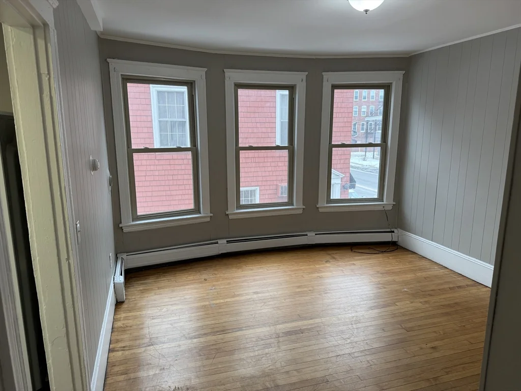4 bed, 1 bath apartment for rent at 135 Lafayette Sq Unit 2R, Haverhill