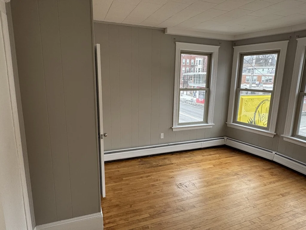 4 bed, 1 bath apartment for rent at 135 Lafayette Sq Unit 2R, Haverhill — photo 17 of 18