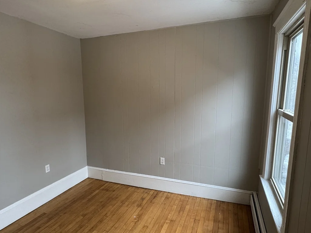 4 bed, 1 bath apartment for rent at 135 Lafayette Sq Unit 2R, Haverhill — photo 11 of 18