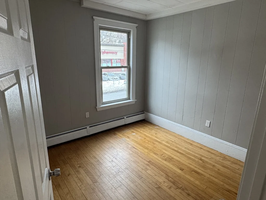 4 bed, 1 bath apartment for rent at 135 Lafayette Sq Unit 2R, Haverhill — photo 13 of 18