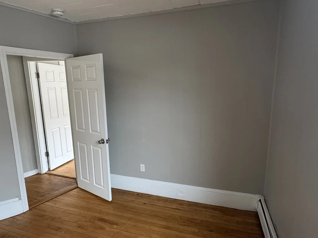 4 bed, 1 bath apartment for rent at 135 Lafayette Sq Unit 2R, Haverhill — photo 15 of 18