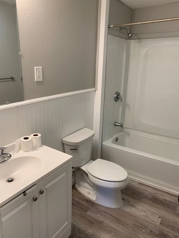 4 bed, 1 bath apartment for rent at 135 Lafayette Sq Unit 3L, Haverhill — photo 8 of 14